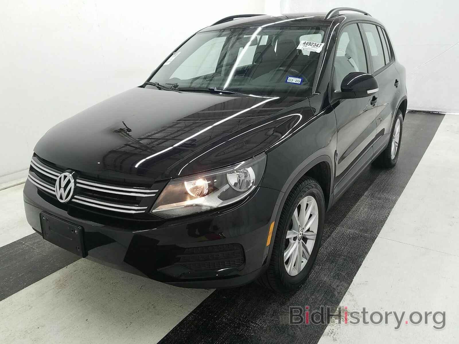 Photo WVGBV7AX1HK044860 - Volkswagen Tiguan Limited 2017