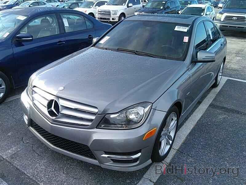 Photo WDDGF4HB5CA635956 - Mercedes-Benz C-Class 2012