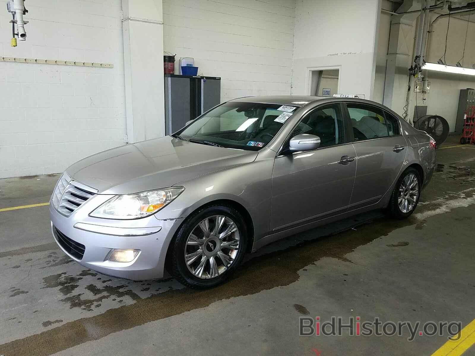 Photo KMHGC46EX9U018670 - Hyundai Genesis 2009