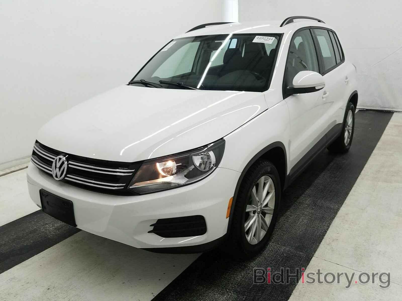 Photo WVGBV7AX0HK047734 - Volkswagen Tiguan Limited 2017