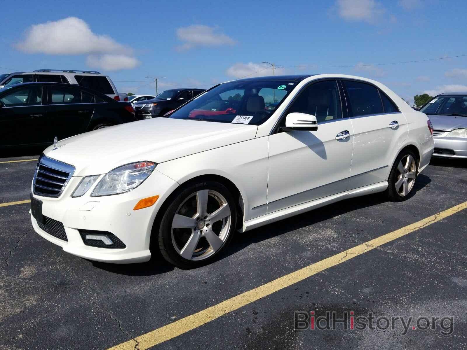 Photo WDDHF8HB0BA421631 - Mercedes-Benz E-Class 2011