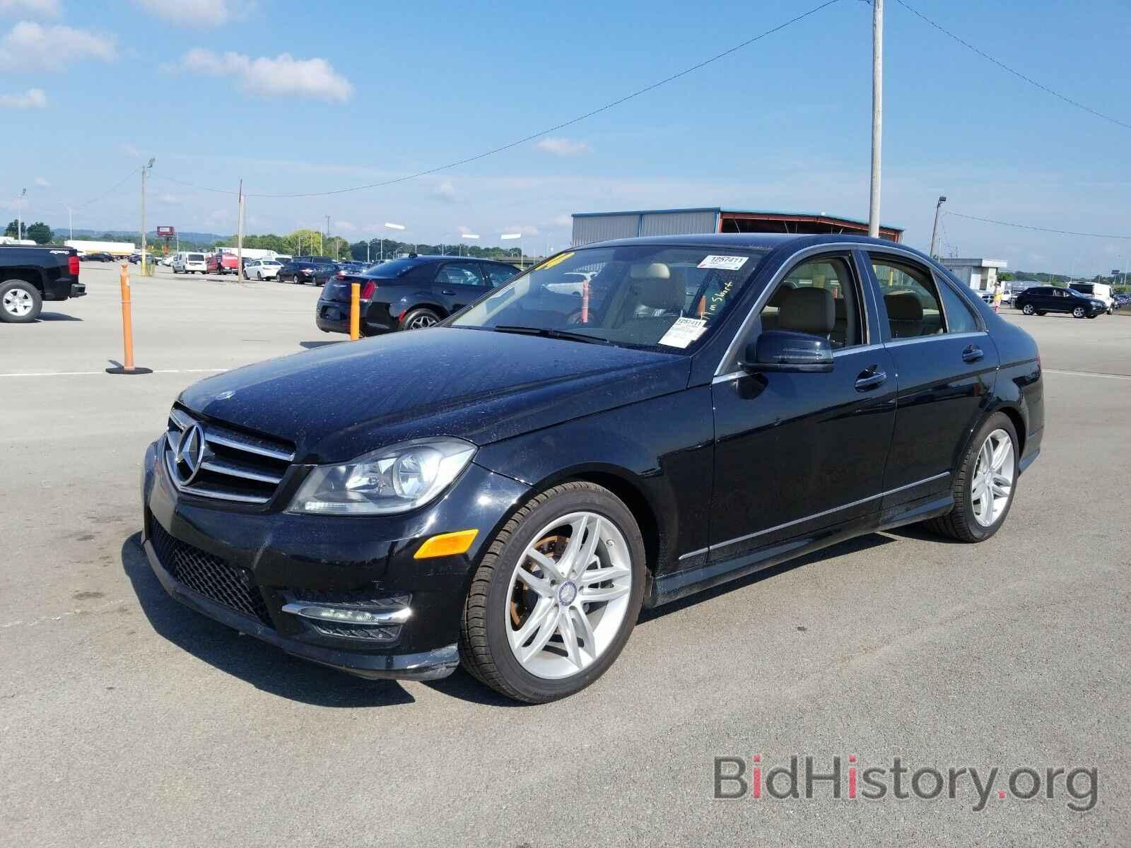 Photo WDDGF4HB2EA951964 - Mercedes-Benz C-Class 2014