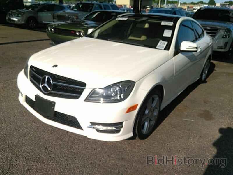 Photo WDDGJ4HB0EG177015 - Mercedes-Benz C-Class 2014