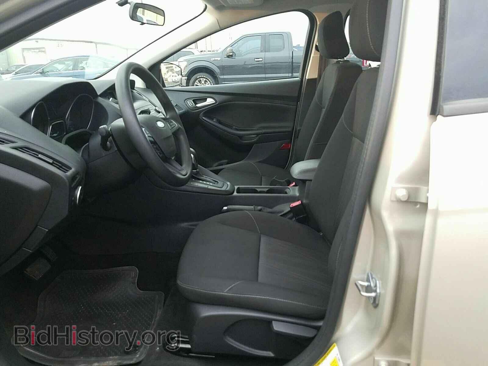 2018 Ford Focus - VIN: 1FADP3FE3JL201804 - Фото 3