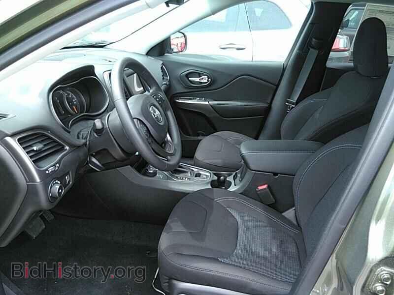 2019 Jeep Cherokee - VIN: 1C4PJMCB7KD382846 - Photo 3