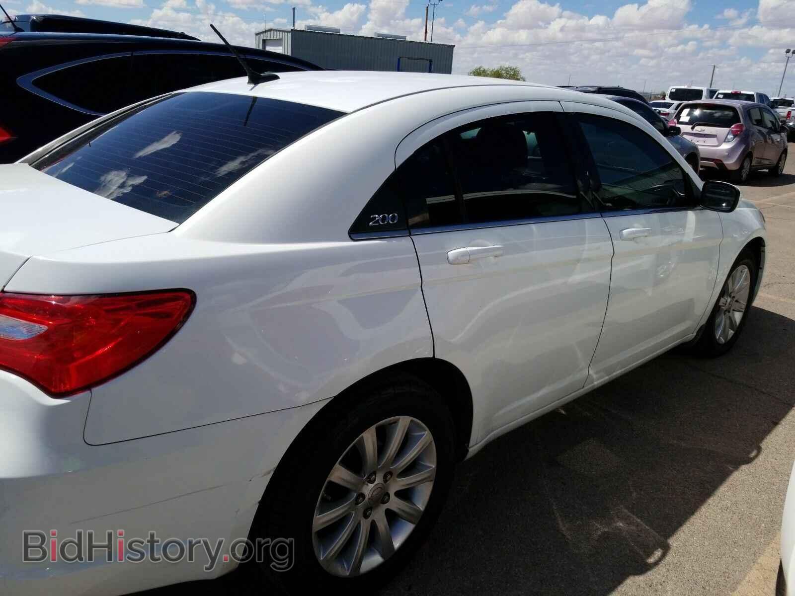 2013 Chrysler 200 - VIN: 1C3CCBBG8DN703143 - Фото 2