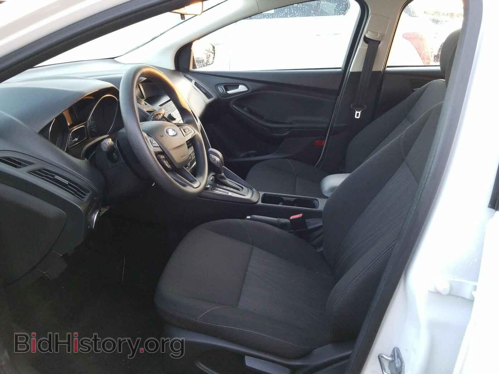 2017 Ford Focus - VIN: 1FADP3K25HL247964 - Фото 3