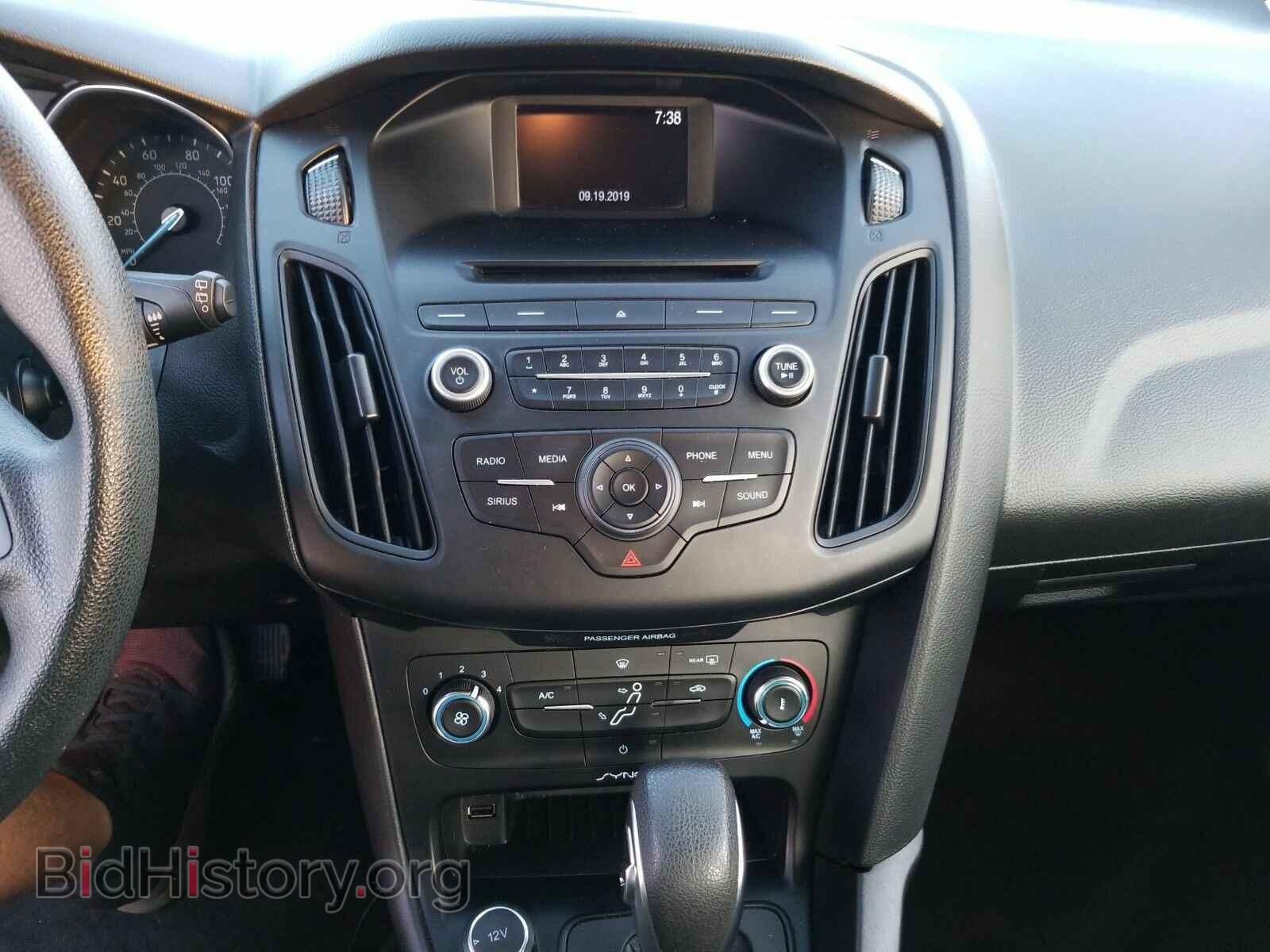 2017 Ford Focus - VIN: 1FADP3K25HL247964 - Фото 4