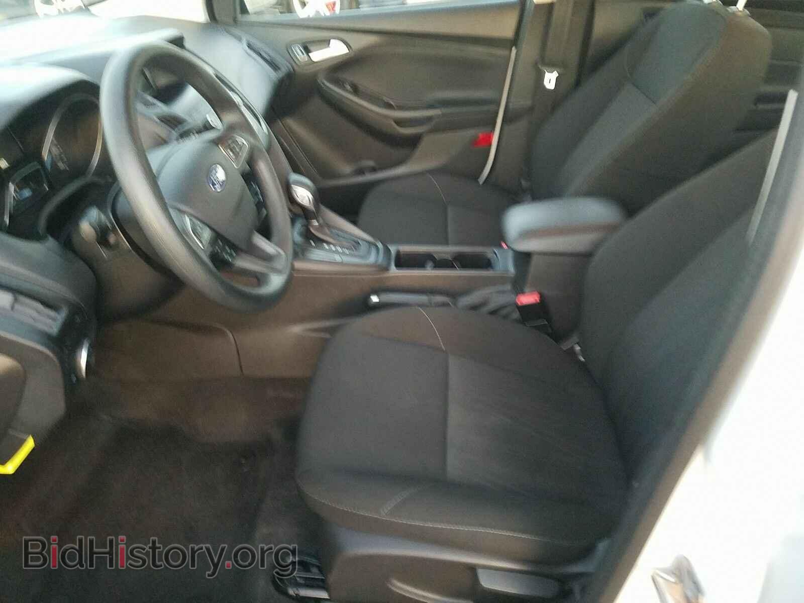 2018 Ford Focus - VIN: 1FADP3F27JL294820 - Фото 3