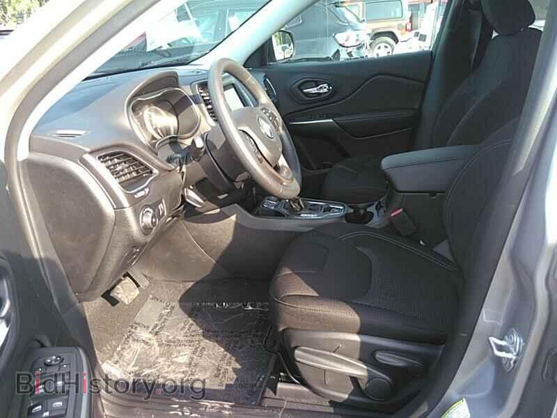 2019 Jeep Cherokee - VIN: 1C4PJLCB2KD450500 - Фото 3