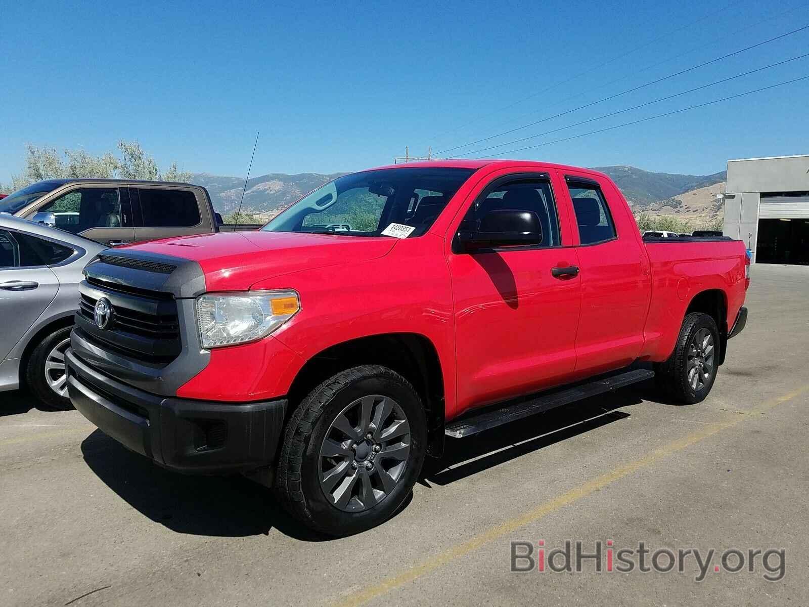 Photo 5TFUM5F1XGX064843 - Toyota Tundra 4WD Truck 2016