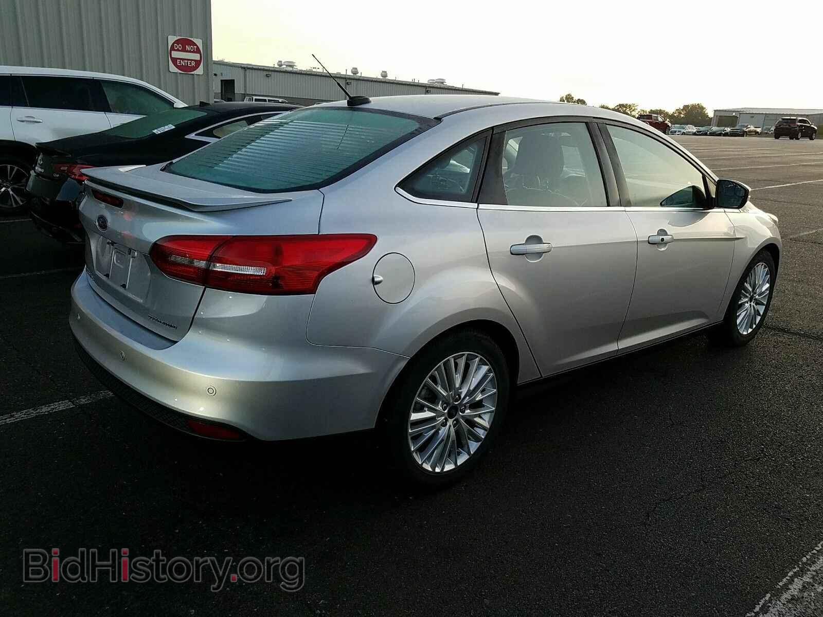2017 Ford Focus - VIN: 1FADP3J20HL229115 - Фото 2