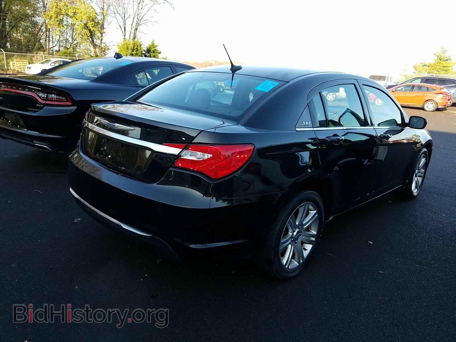 2013 Chrysler 200 - VIN: 1C3CCBBBXDN521805 - Фото 2