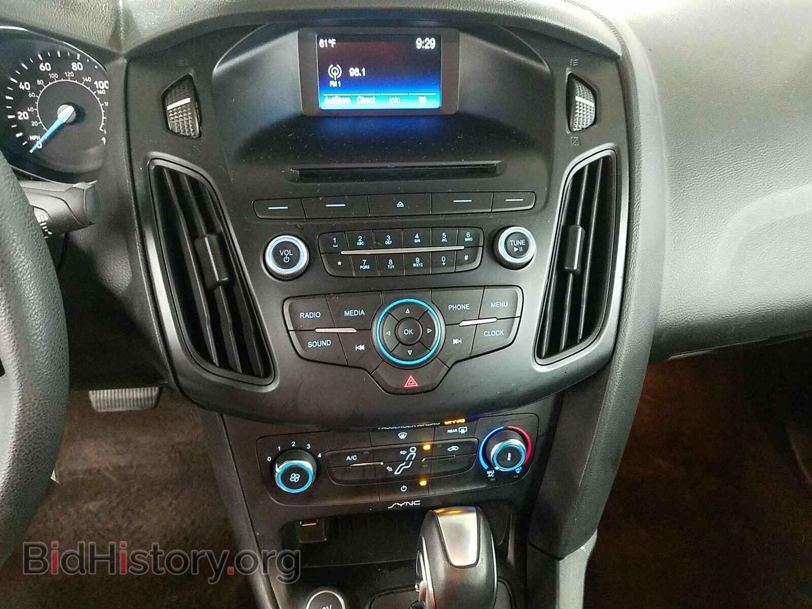 2015 Ford Focus - VIN: 1FADP3F2XFL329759 - Photo 4