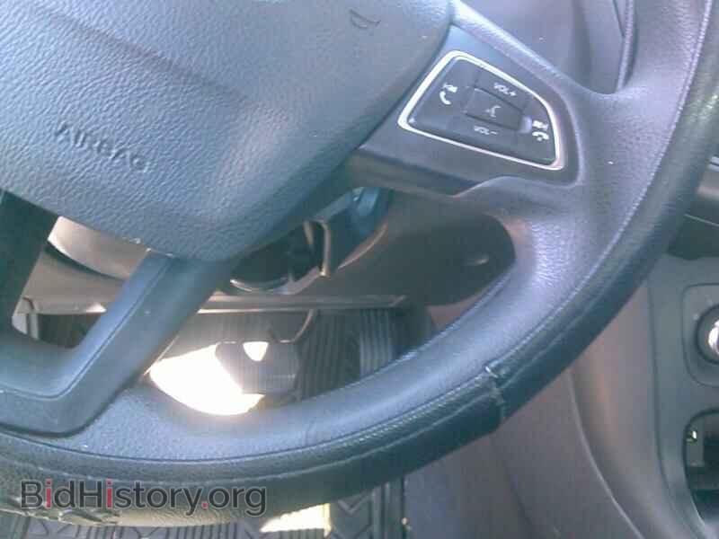 2017 Ford Focus - VIN: 1FADP3F2XHL263166 - Photo 8