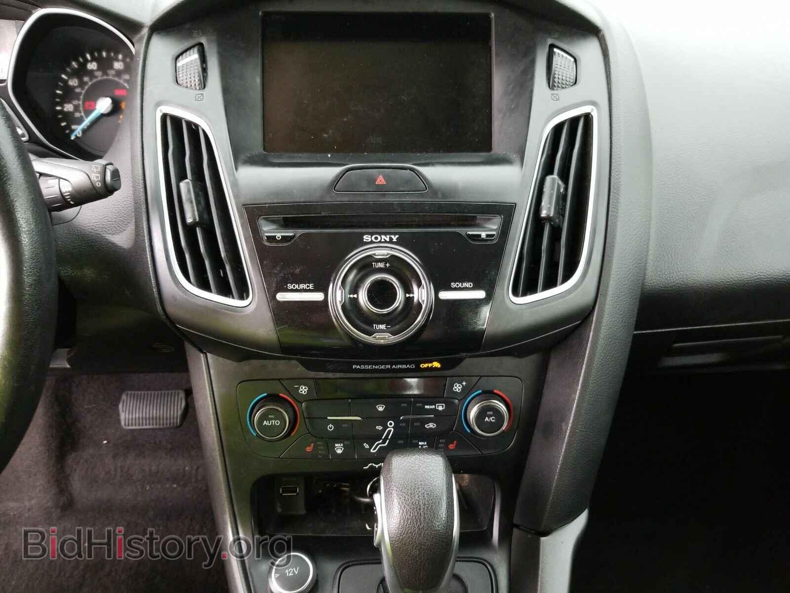 2017 Ford Focus - VIN: 1FADP3M21HL242385 - Photo 4