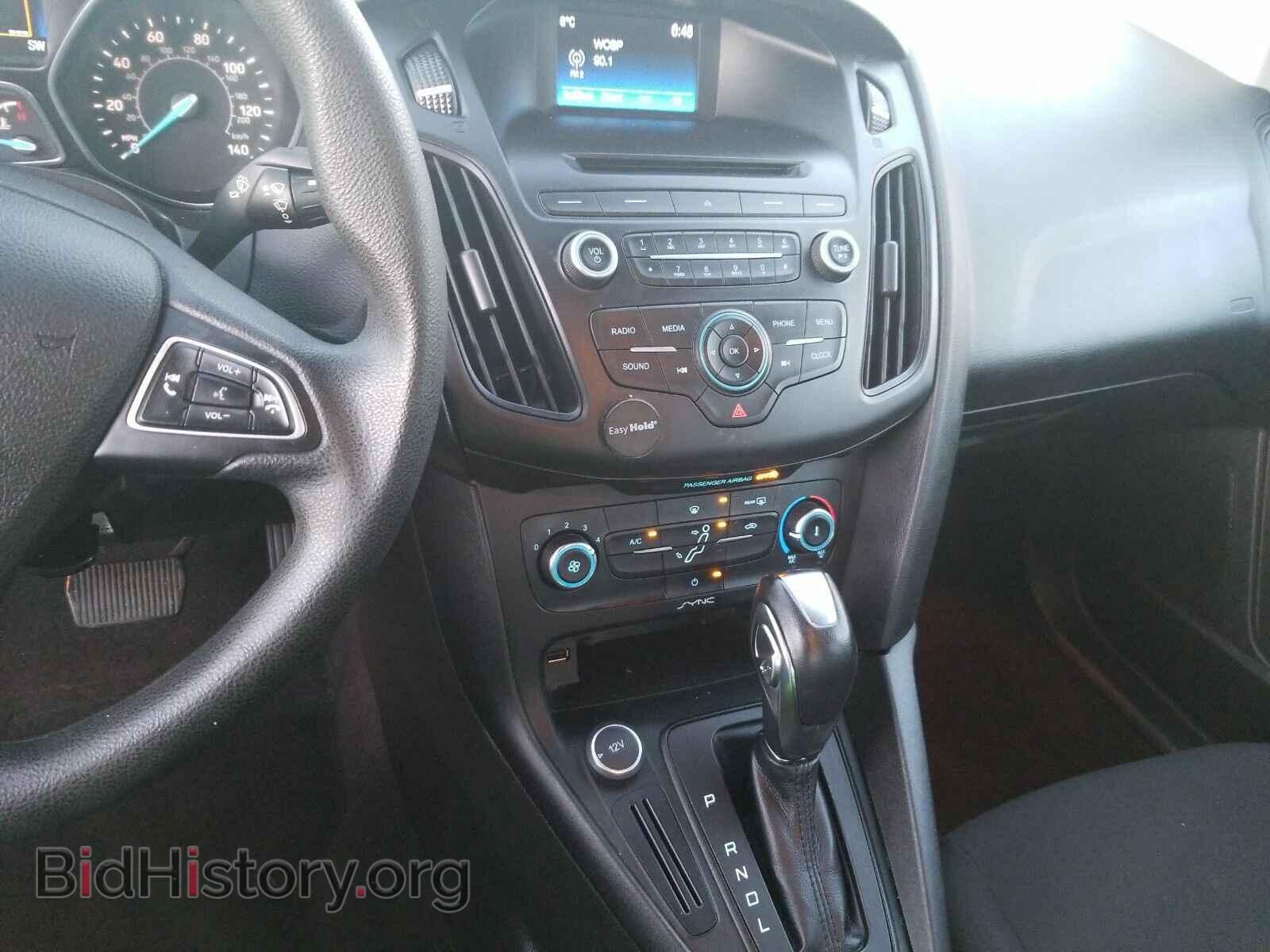 2016 Ford Focus - VIN: 1FADP3F23GL248748 - Photo 4