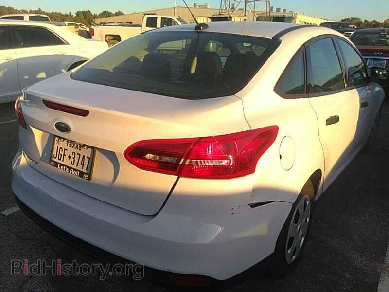 2017 Ford Focus - VIN: 1FADP3E2XHL222635 - Фото 2