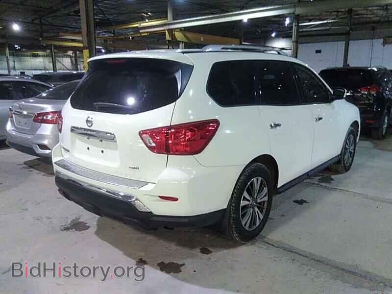2017 Nissan Pathfinder - VIN: 5N1DR2MM2HC621732 - Фото 2