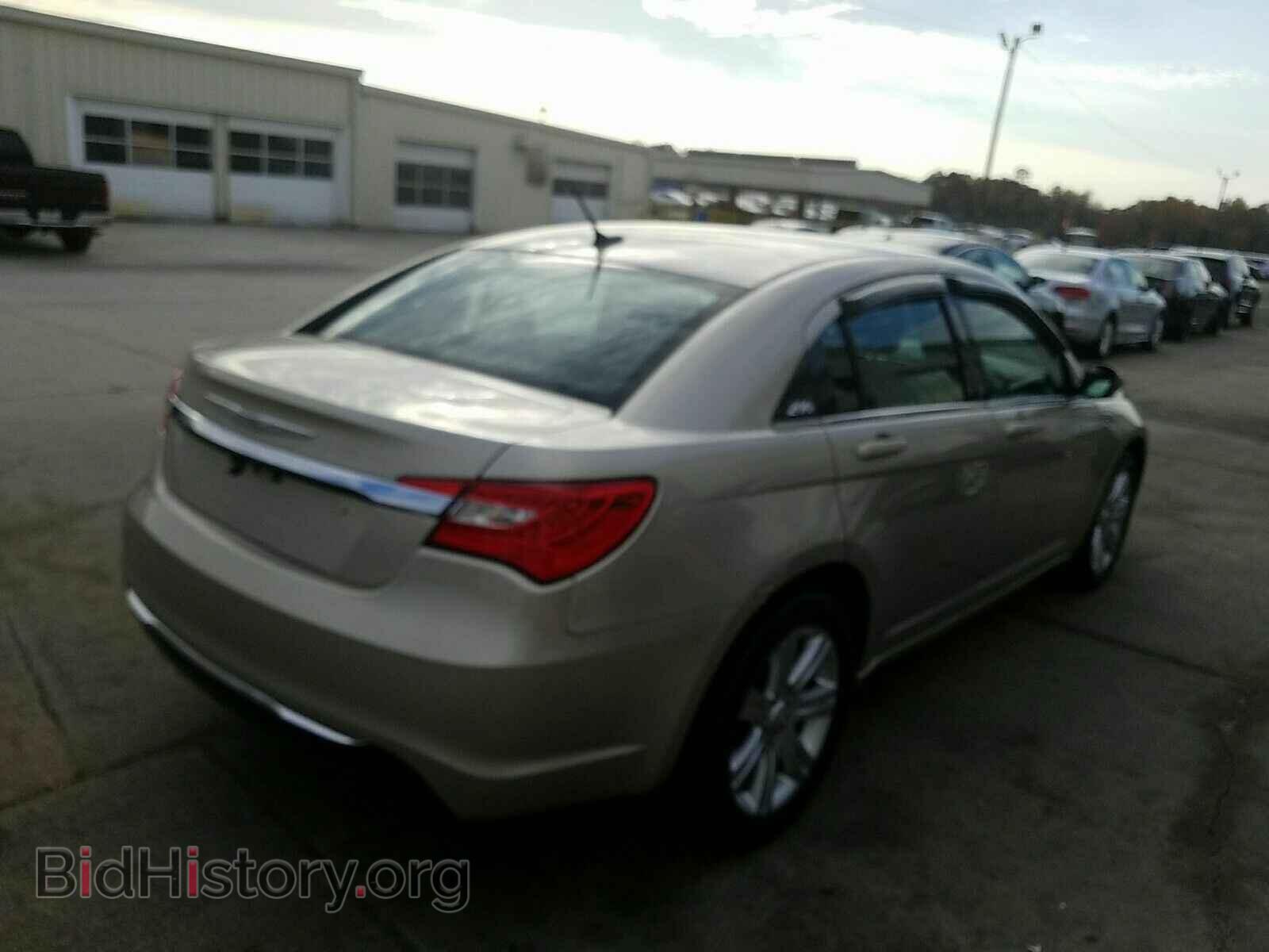 2013 Chrysler 200 - VIN: 1C3CCBABXDN761289 - Фото 2