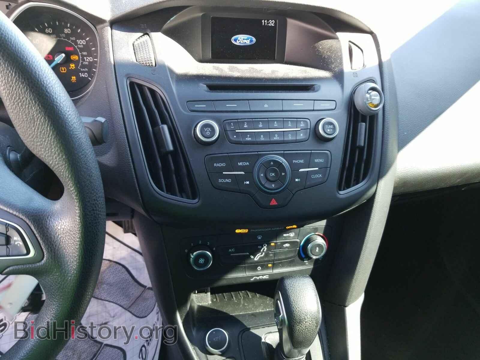 2016 Ford Focus - VIN: 1FADP3E23GL396478 - Photo 4