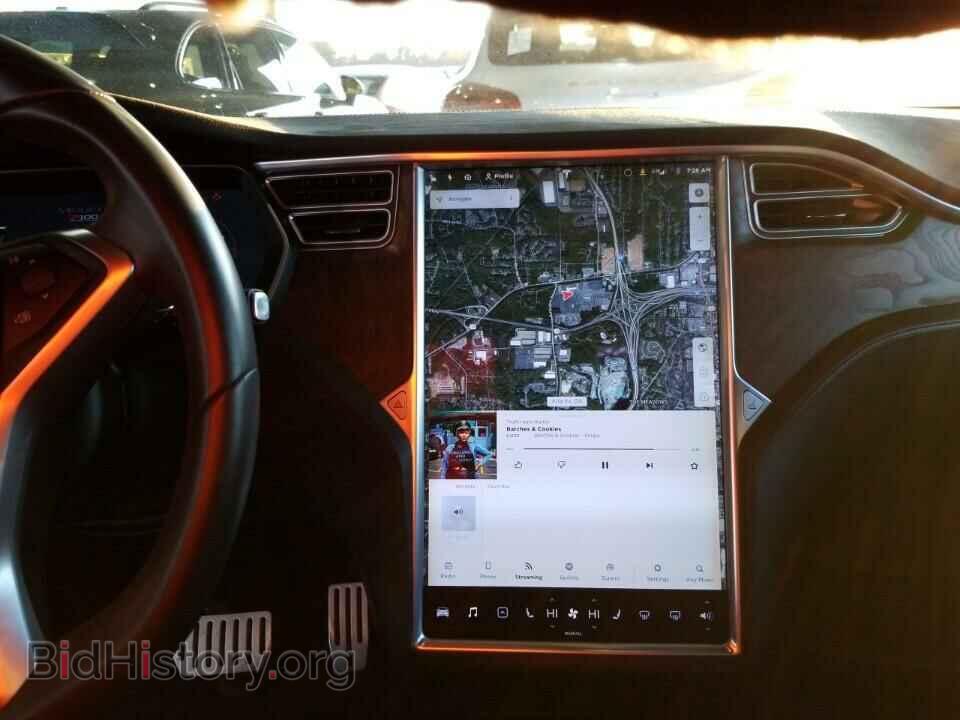 2017 Tesla Model X - VIN: 5YJXCBE40HF051749 - Фото 4