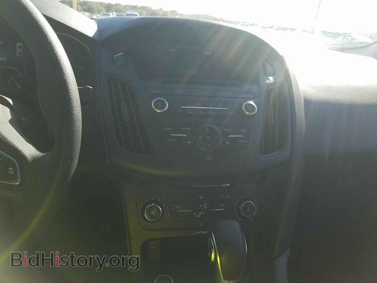 2017 Ford Focus - VIN: 1FADP3F21HL291261 - Фото 4