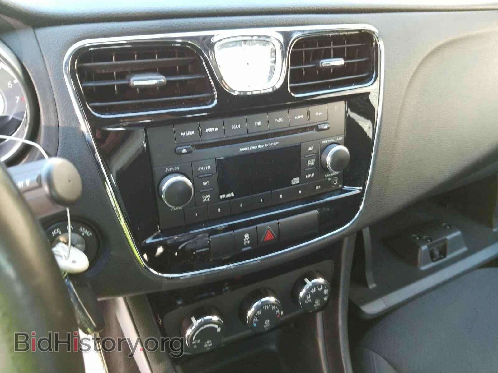 2014 Chrysler 200 - VIN: 1C3CCBBG4EN237115 - Фото 4
