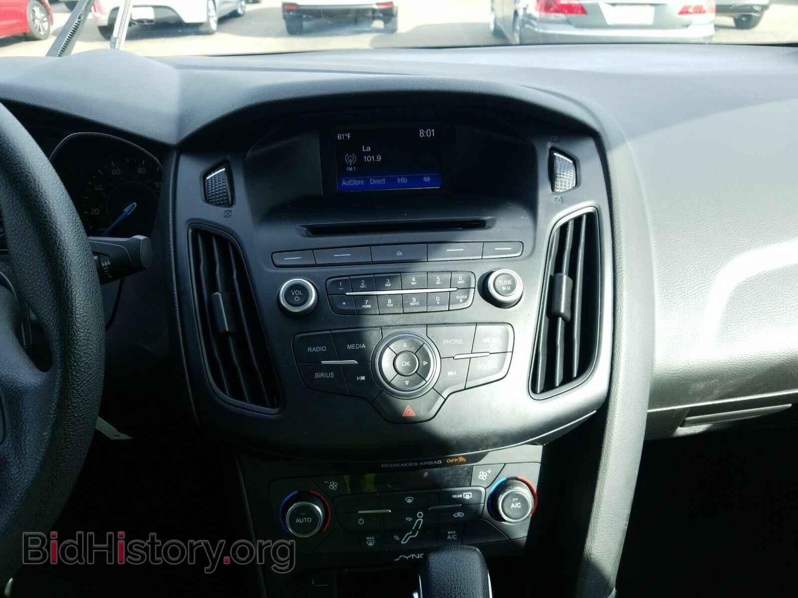 2017 Ford Focus - VIN: 1FADP3FEXHL308343 - Photo 4
