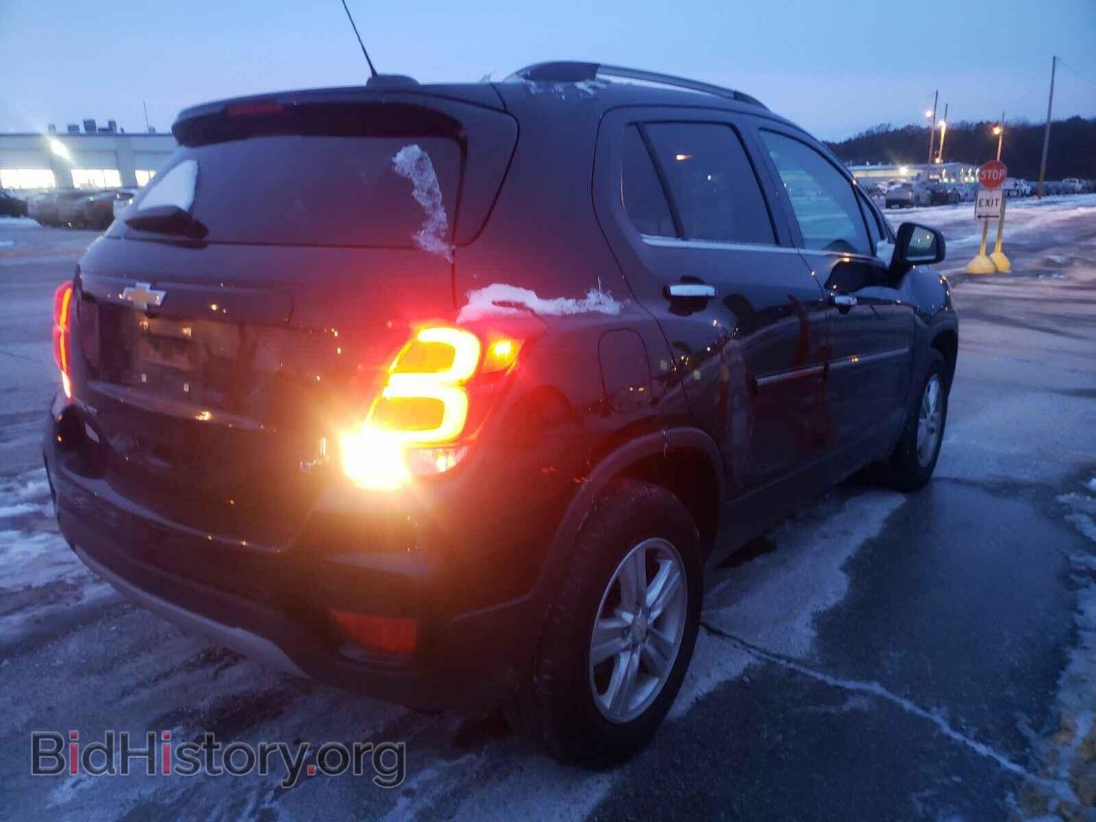 2017 Chevrolet Trax - VIN: 3GNCJPSB7HL260077 - Photo 2
