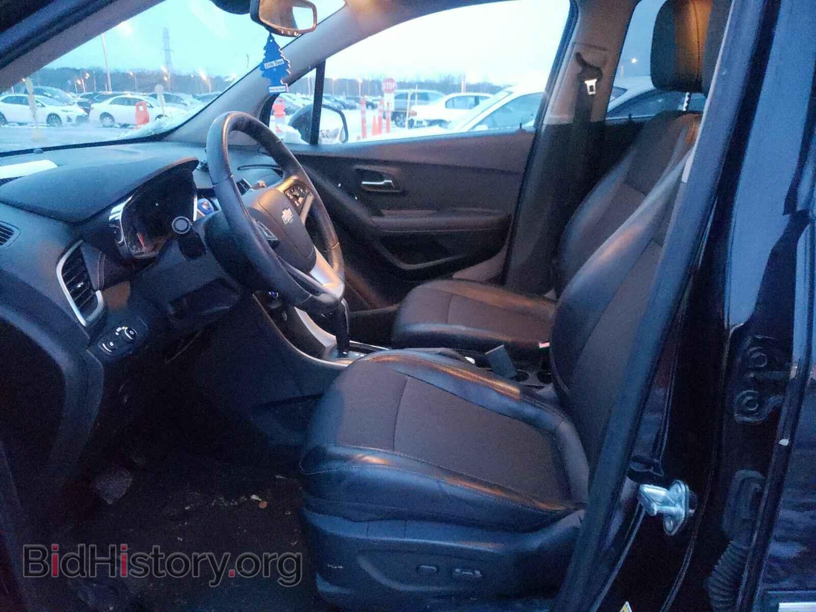2017 Chevrolet Trax - VIN: 3GNCJPSB7HL260077 - Photo 3