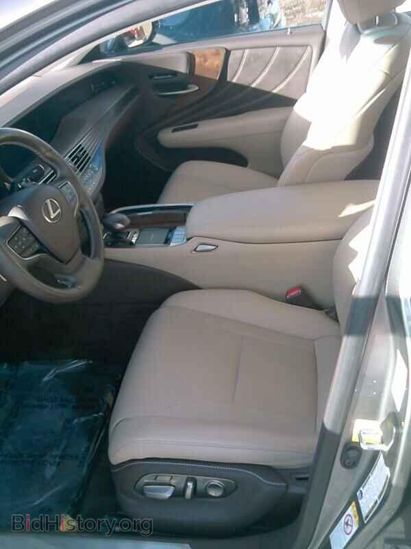 2018 Lexus LS - VIN: JTHB51FF2J5002573 - Фото 3