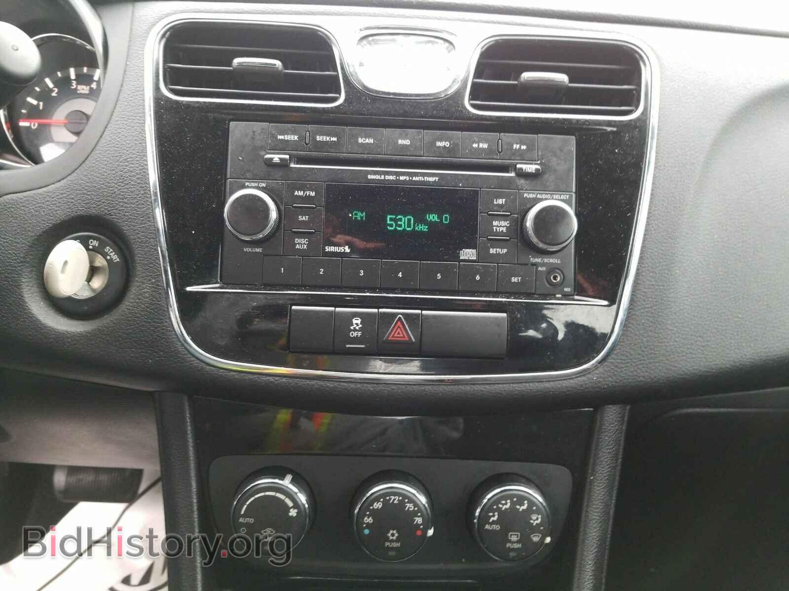 2014 Chrysler 200 - VIN: 1C3CCBBB1EN120225 - Фото 4