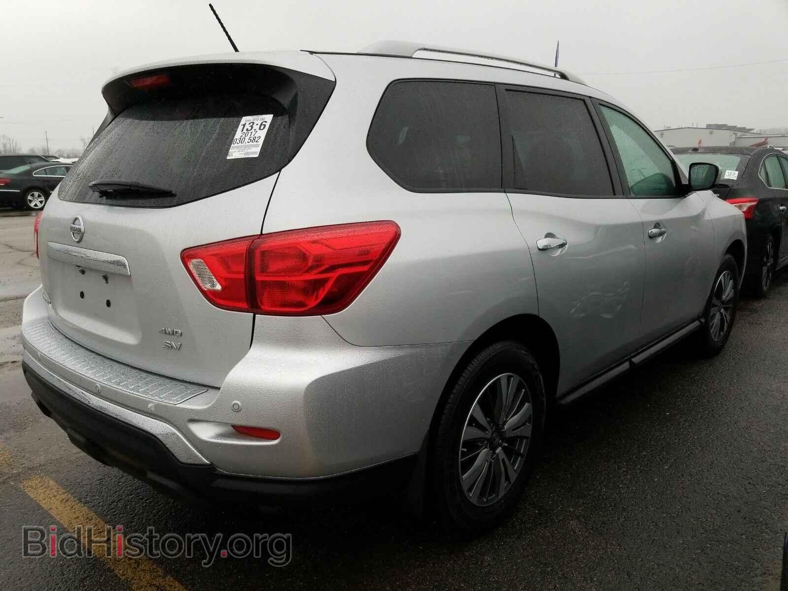 2017 Nissan Pathfinder - VIN: 5N1DR2MM5HC619909 - Фото 2