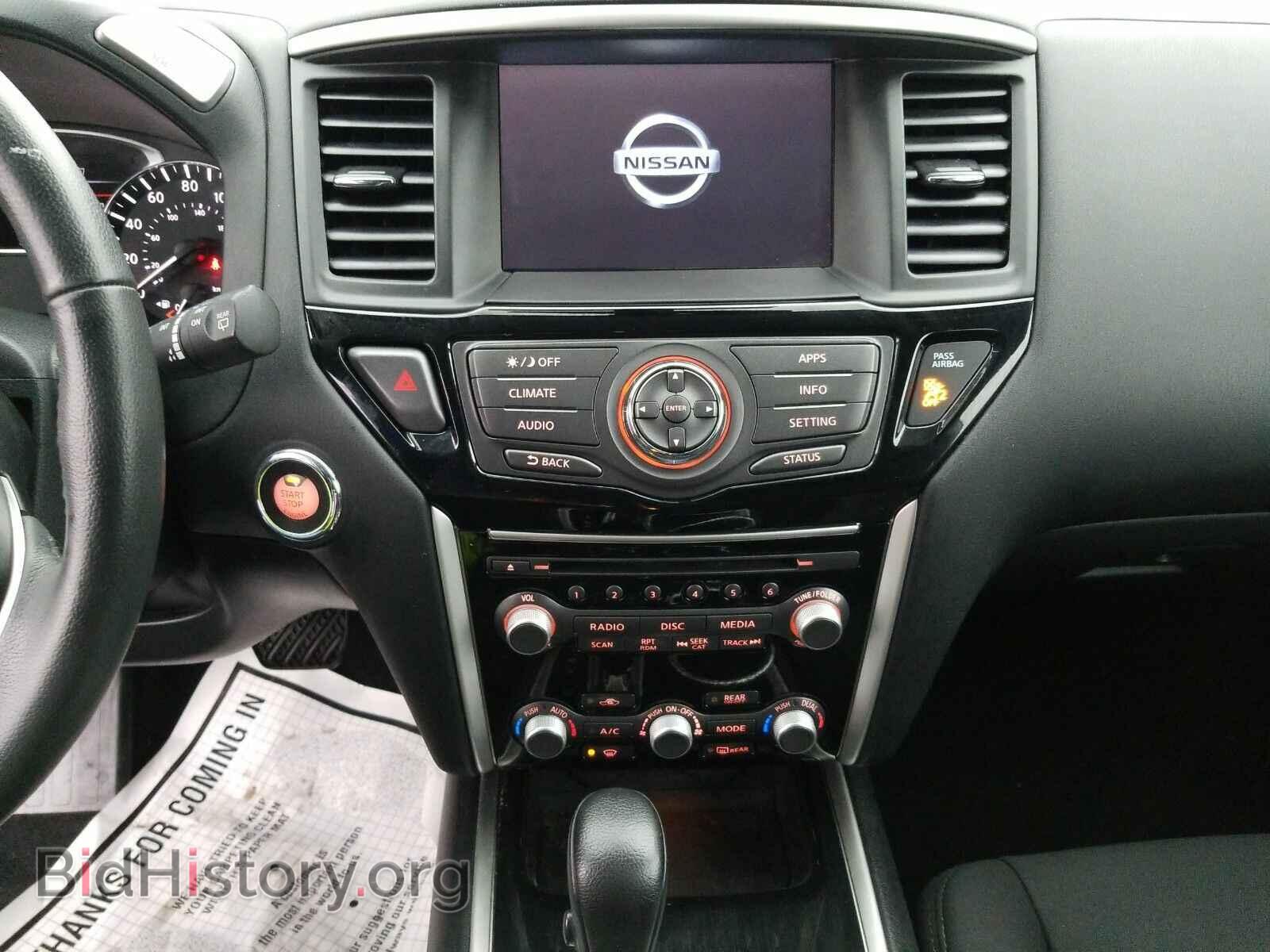 2017 Nissan Pathfinder - VIN: 5N1DR2MM5HC619909 - Фото 4