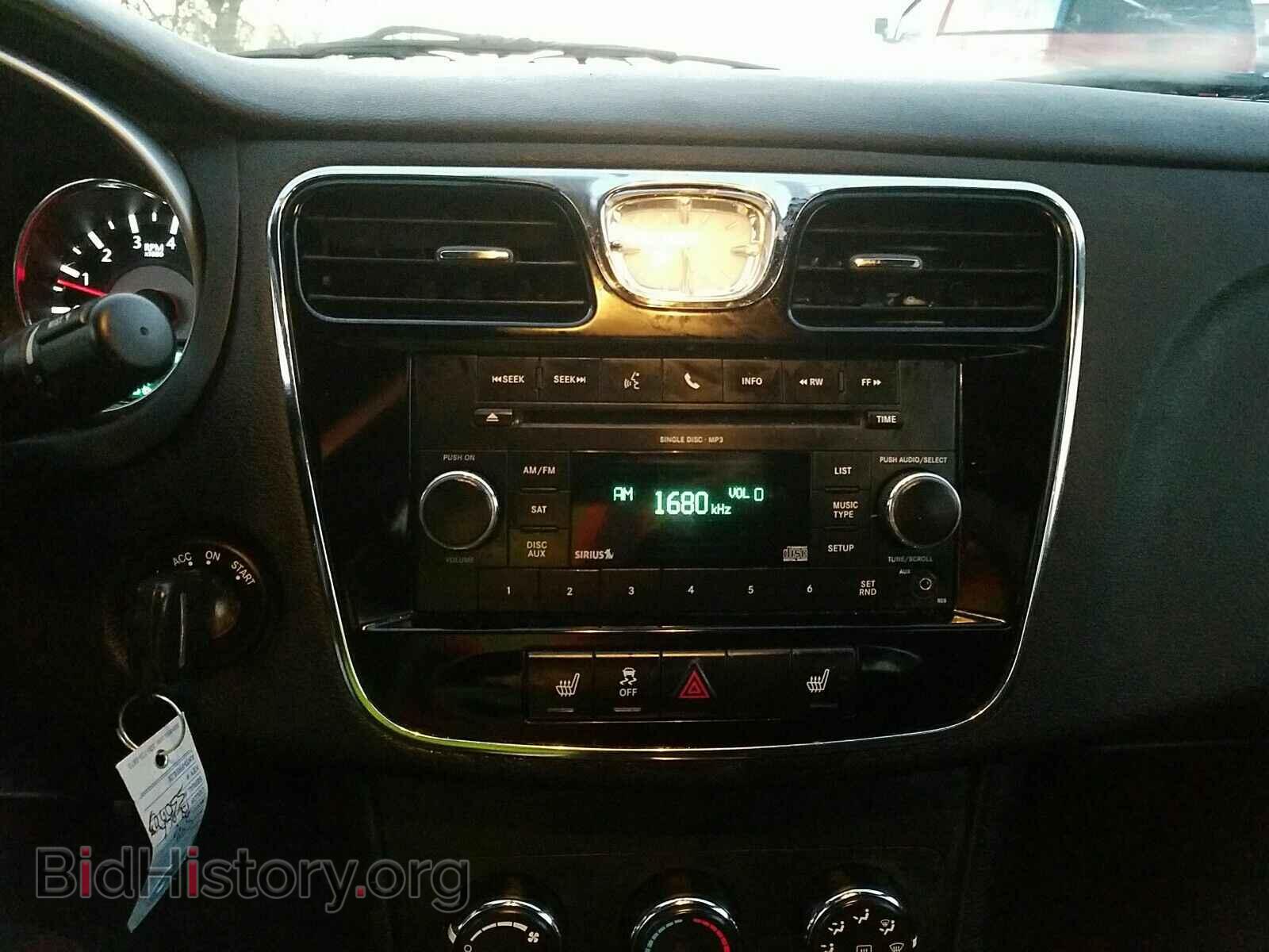 2011 Chrysler 200 - VIN: 1C3BC4FBXBN550705 - Фото 4