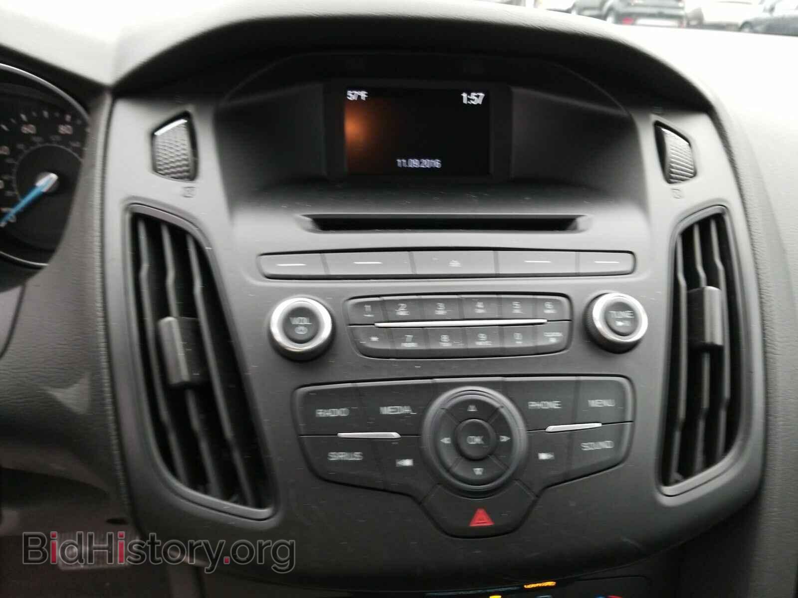 2017 Ford Focus - VIN: 1FADP3F24HL209460 - Фото 4
