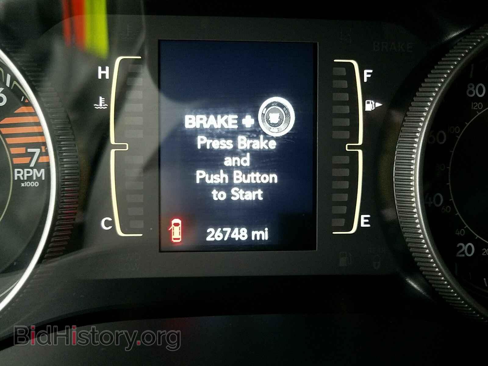 2019 Jeep Cherokee - VIN: 1C4PJLLB0KD204318 - Photo 5