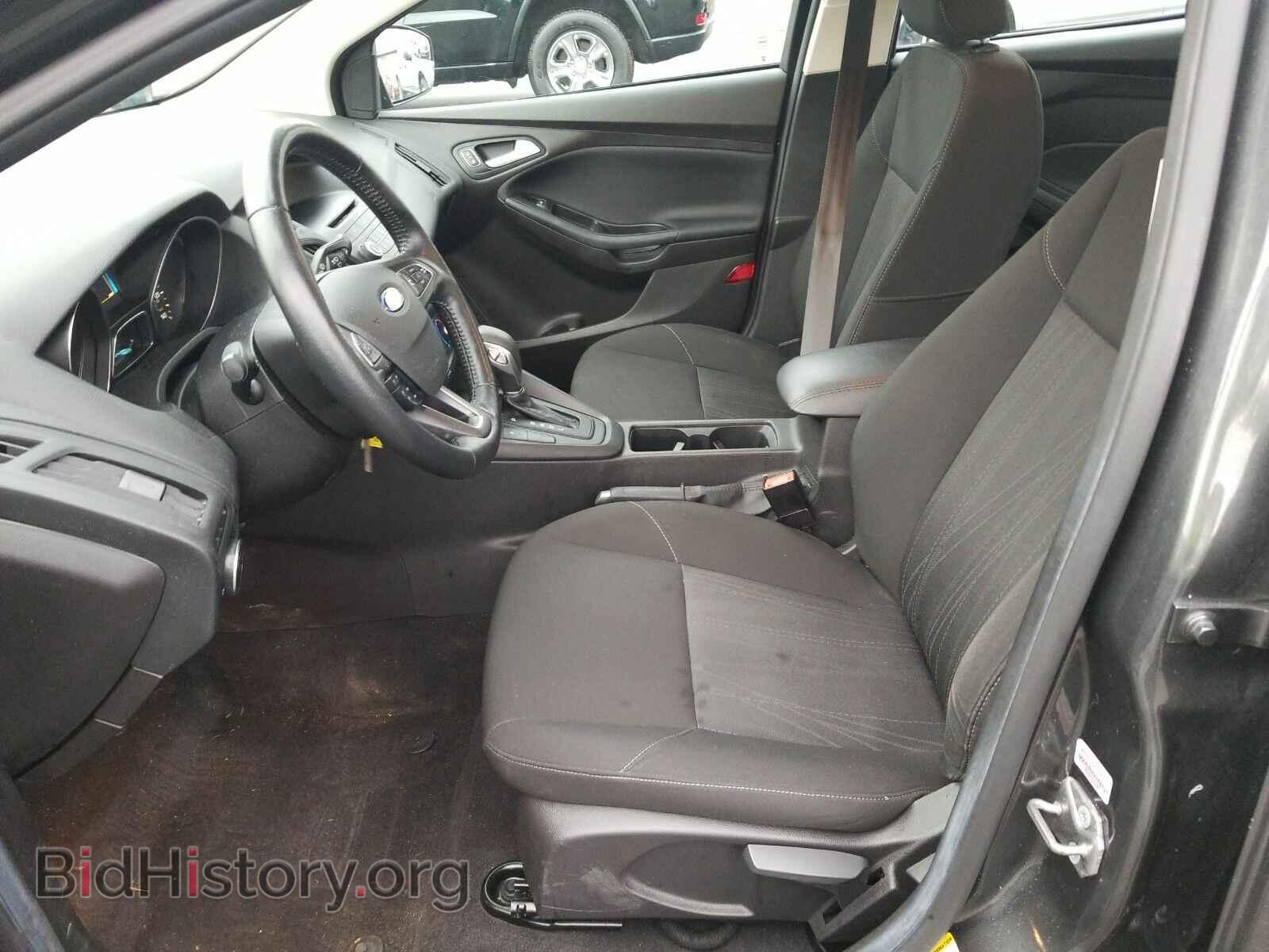 2017 Ford Focus - VIN: 1FADP3F21HL262861 - Фото 3