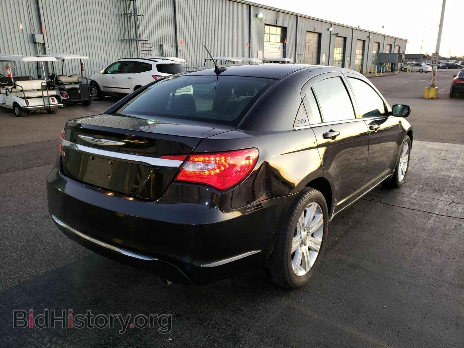 2013 Chrysler 200 - VIN: 1C3CCBBG8DN531938 - Фото 2