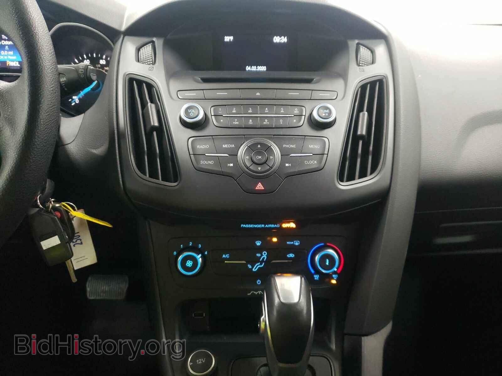 2016 Ford Focus - VIN: 1FADP3K23GL206392 - Photo 11