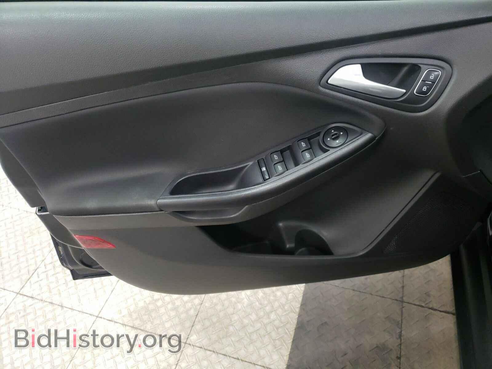 2016 Ford Focus - VIN: 1FADP3K23GL206392 - Photo 9