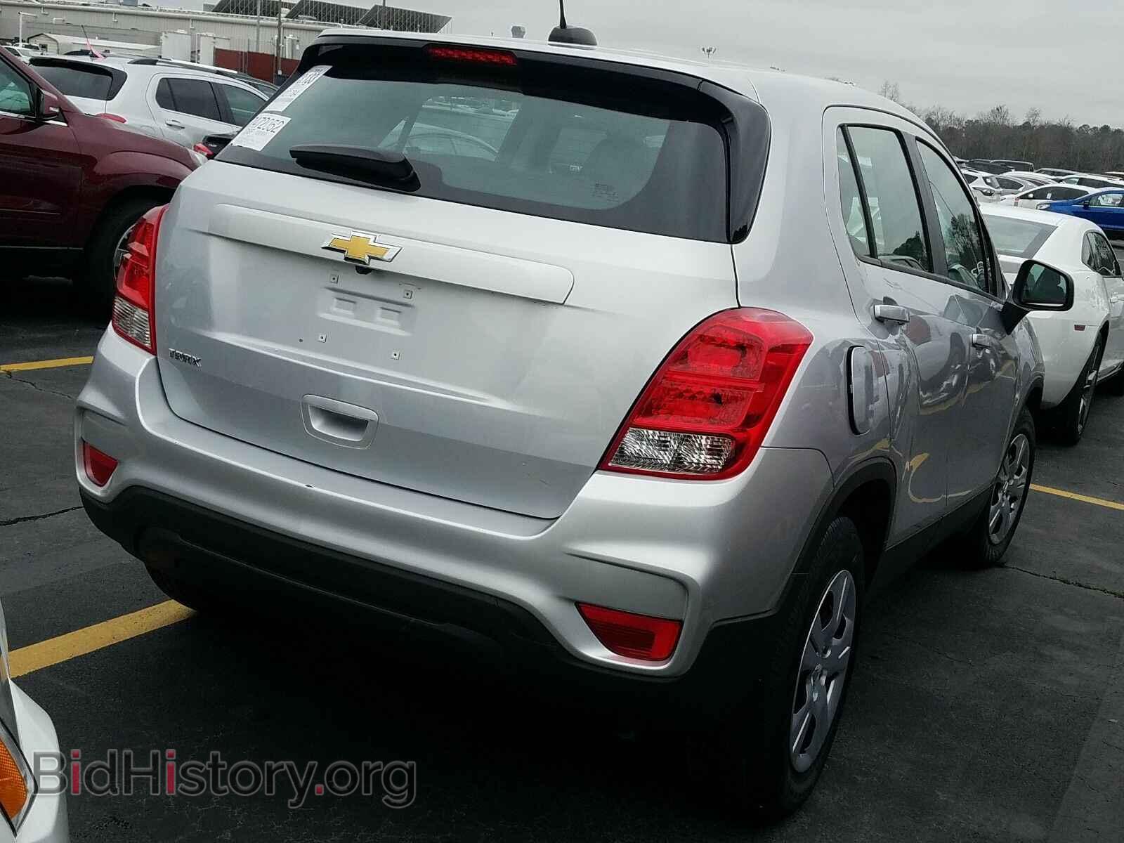 2017 Chevrolet Trax - VIN: 3GNCJKSB3HL187583 - Фото 2