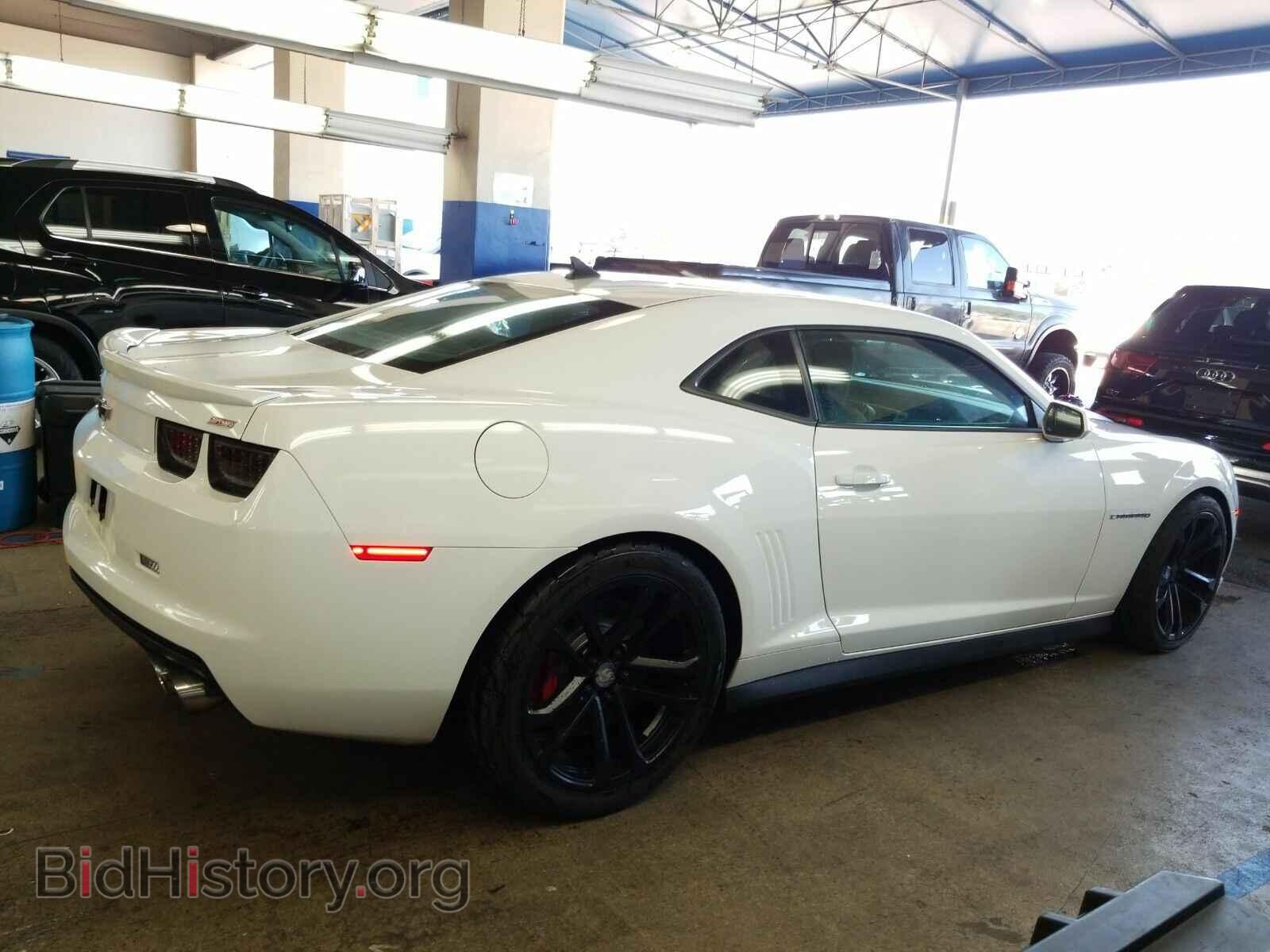 2013 Chevrolet Camaro - VIN: 2G1FA1E34D9107802 - Фото 2