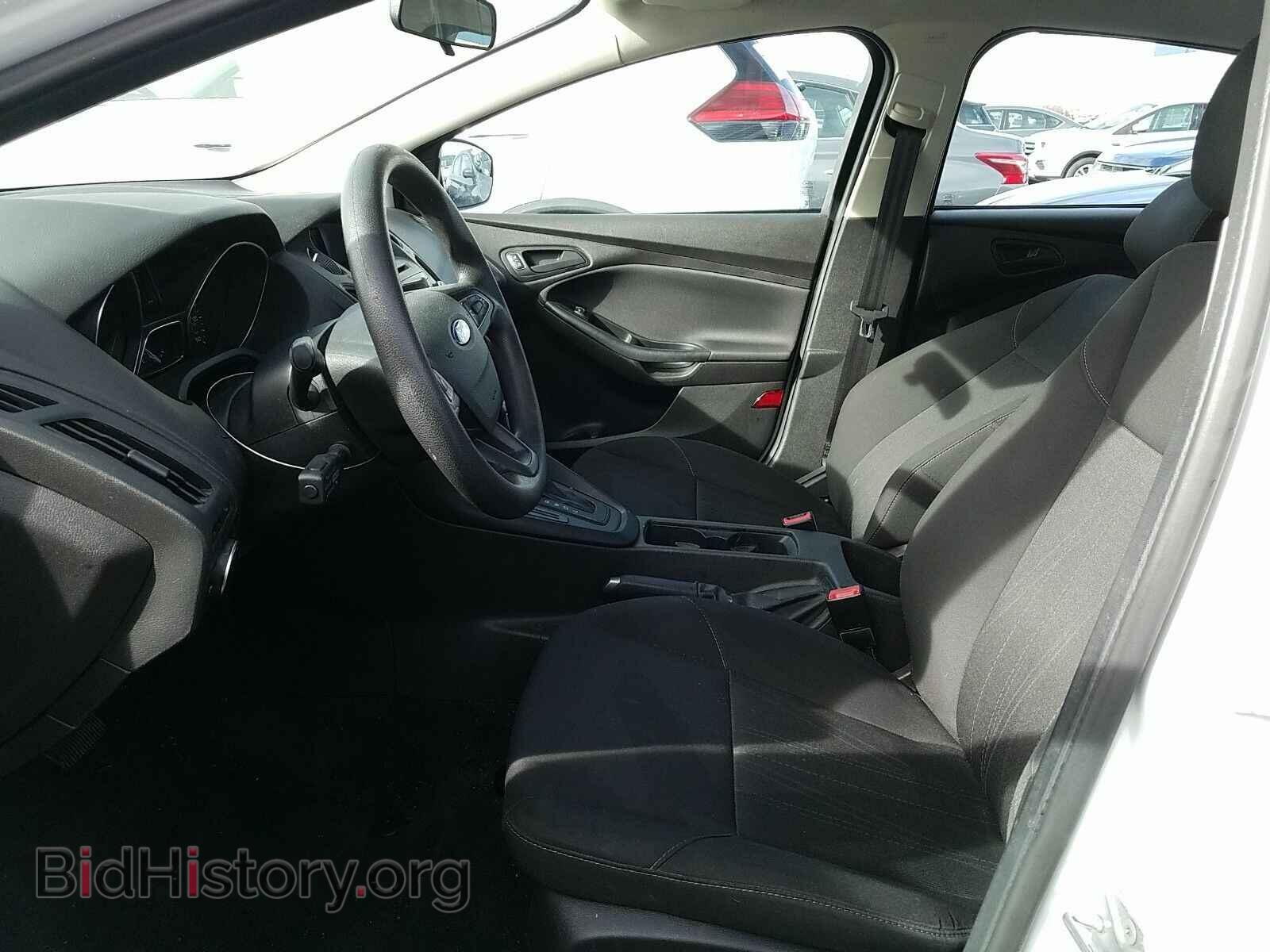 2016 Ford Focus - VIN: 1FADP3E29GL295056 - Фото 3