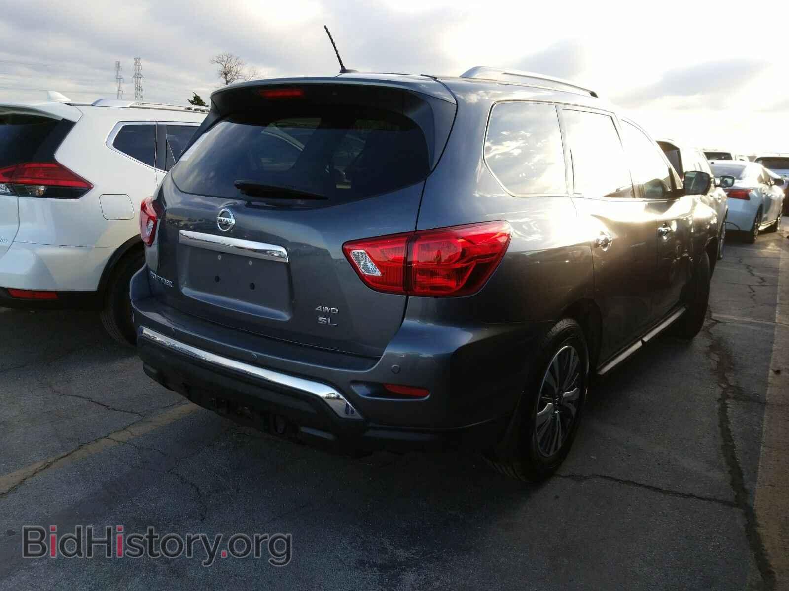 2017 Nissan Pathfinder - VIN: 5N1DR2MM2HC620242 - Фото 2