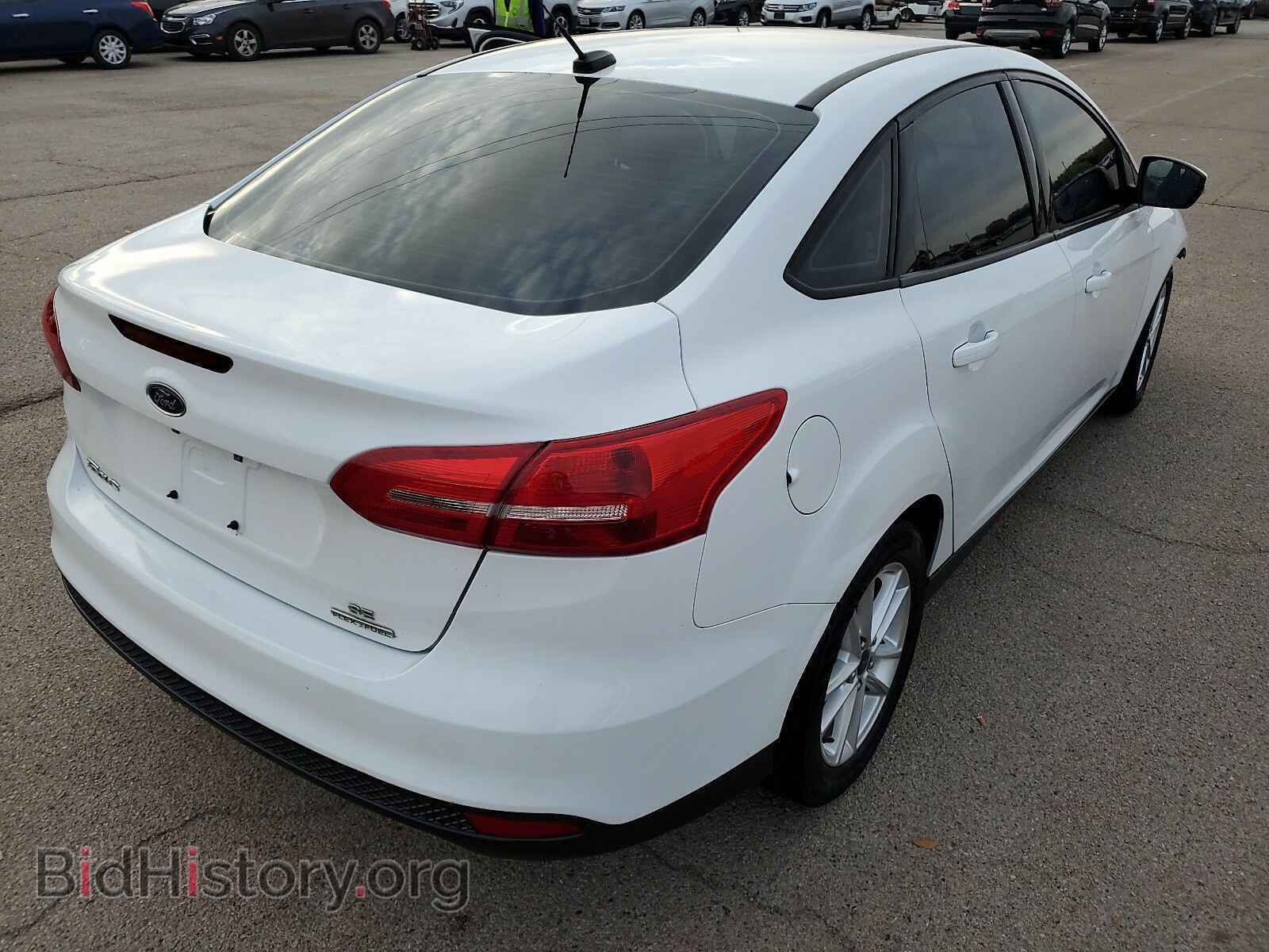 2016 Ford Focus - VIN: 1FADP3F27GL262510 - Фото 2