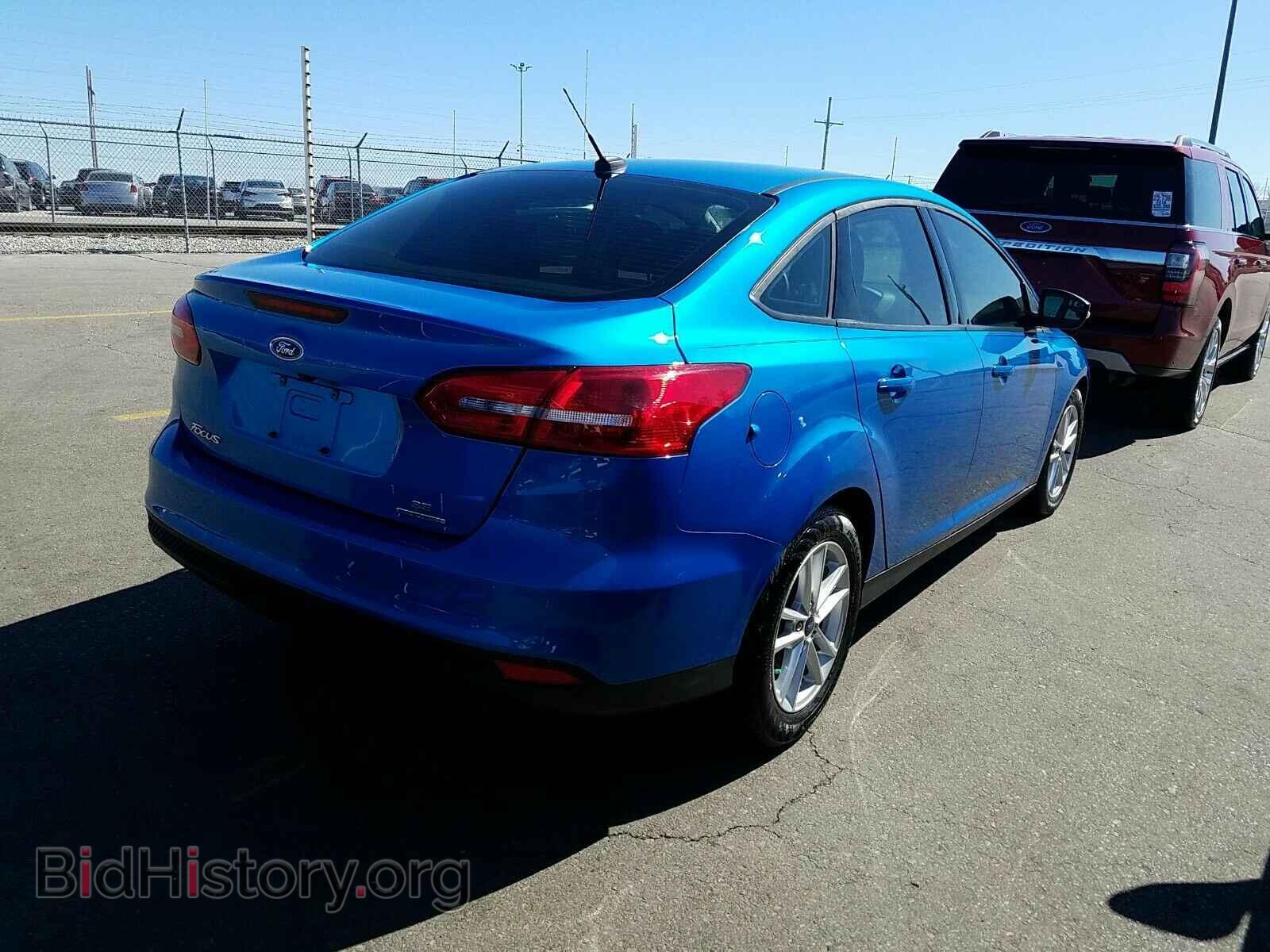 2016 Ford Focus - VIN: 1FADP3F2XGL324630 - Photo 2