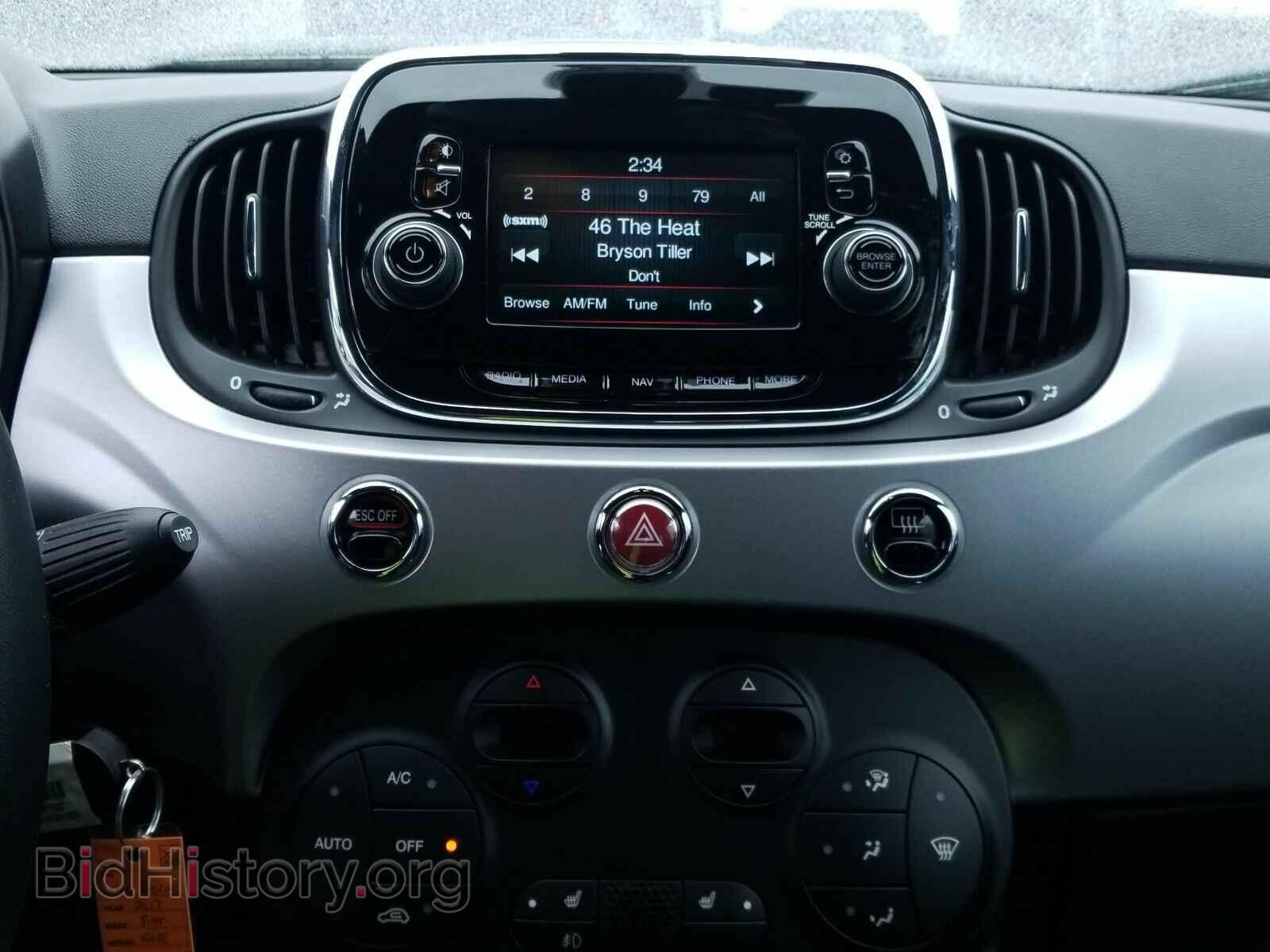 2017 FIAT 500e - VIN: 3C3CFFGE8HT598213 - Фото 4
