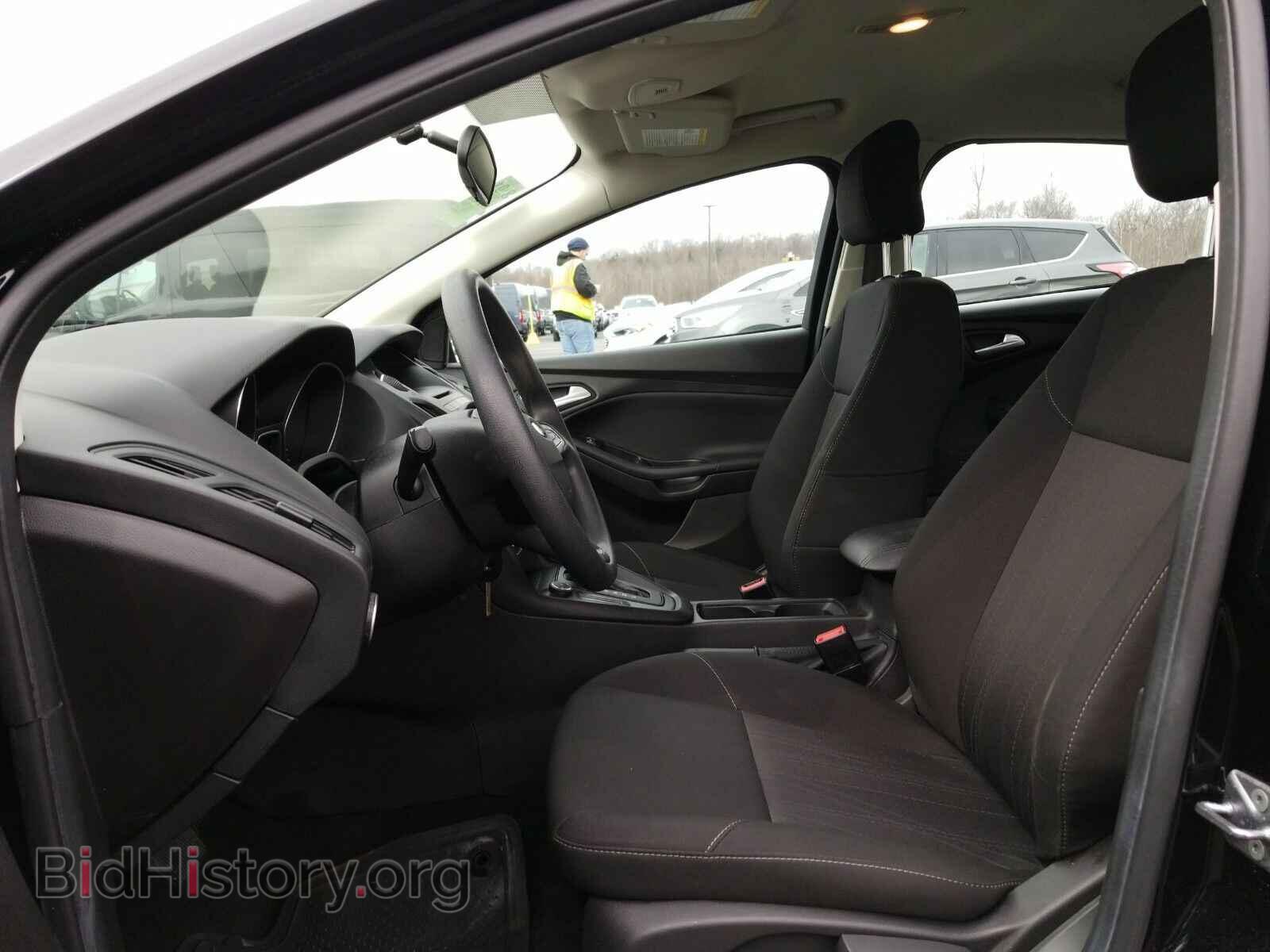 2017 Ford Focus - VIN: 1FADP3F25HL207670 - Фото 3
